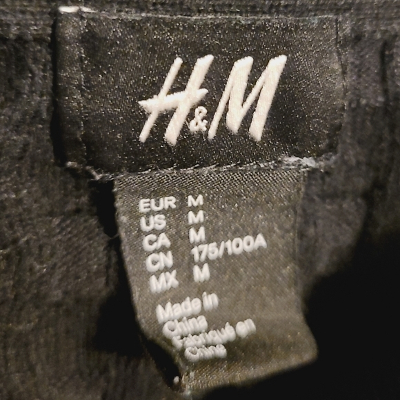 H&M | Women's Black Raised Design Crewneck Pullover Sweater (Size Medium) - Picture 2 of 11